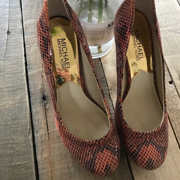 KORS Michael Kors Shoes - ✨Sale✨Michael Kors Pumps!